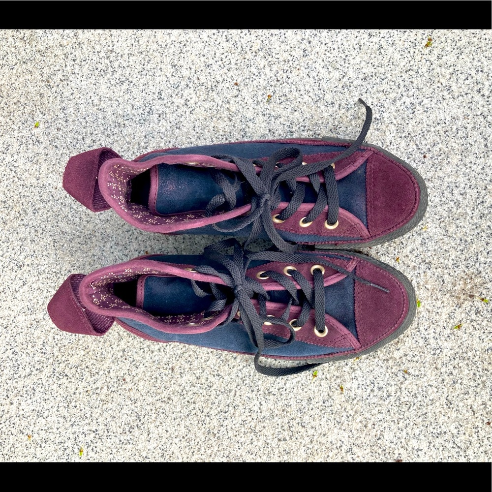 Converse High-Tops Color-Blocked Navy & Burgundy